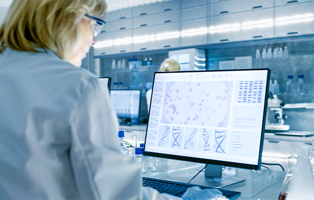 VGH-Scientist Working on her Computers In Big Modern Laboratory-ss-DNA Methylation