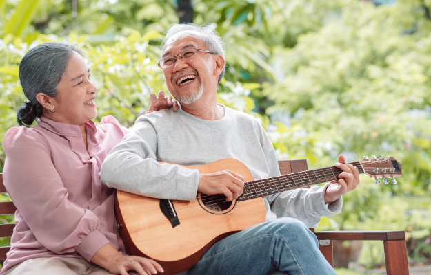 happy-Senior-asian-couple-Unlocking-Longevity-Is-It-Possible-to-Lengthen-Telomeres