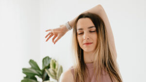 positive-young-woman-meditating-with-closed-eyes---Holistic-Medicine-A-Comprehensive-Approach-to-Healing-Mind-and-Body---px-feat