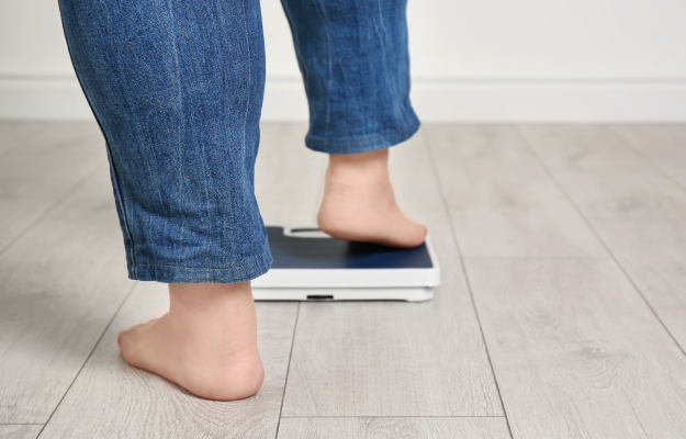  woman-using-scales-indoors-10-Signs-of-An-Unhealthy-Gut-9-Weight-Gain